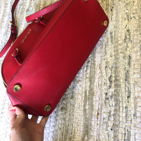 Michael Kors Red Jet Set Shoulder Handbag - Picture 3 of 4